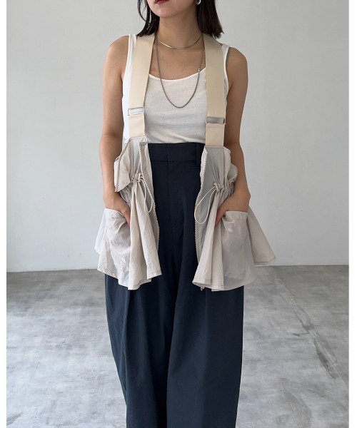 leimn（レイムン）の「ドロストサスペンダートップス（ベスト・レディース・ブラック/ベージュ・M）」の10枚目の写真