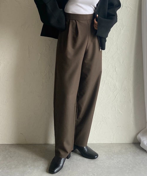 She's Closet(シーズクローゼット)の「ハイウエストタック入りワイドスラックスカーブパンツ(スラックス・レディース・ブラック/モカ/チャコールグレー/マスタード/サンドベージュ/ブルーグレー/グレイッシュベージュ/カーキ・FREE)」の5枚目の写真