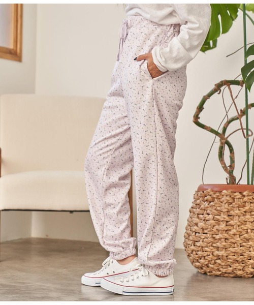 anap mimpi（アナップミンピ）の「小花柄 ジョガー 裏毛 スウェット