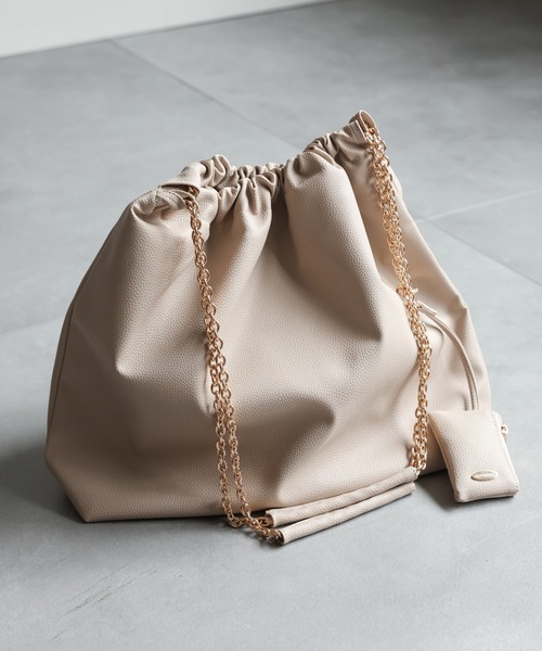 韓国デザイン スクエア 大容量 モコモコ トート BAG チェーン 楽天市場】ファーバッグ 大容量 チェーンバッグ韓国スクエア