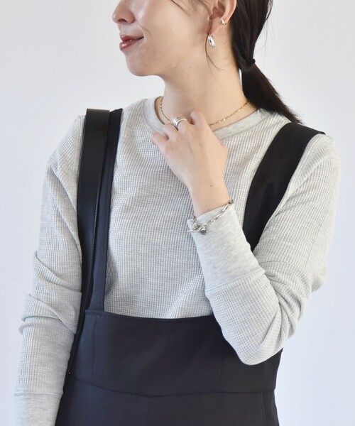 quaranciel(カランシエル)の「quaranciel:〈洗濯機可能〉ワッフル クルーネック ラウンドヘム カットソー(Tシャツ/カットソー・レディース・ブラック/ホワイト/ライトグレー・ONE SIZE)」の3枚目の写真