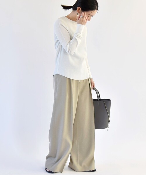 quaranciel(カランシエル)の「quaranciel:〈洗濯機可能〉ワッフル クルーネック ラウンドヘム カットソー(Tシャツ/カットソー・レディース・ブラック/ホワイト/ライトグレー・ONE SIZE)」の12枚目の写真
