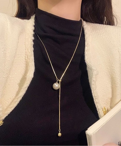 LA VORAGINE（ラ ヴォラジネ）の「アレルギー対応エコパールロングネックレス（ネックレス・レディース・ゴールド/シルバー/グレー・FREE）」の4枚目の写真