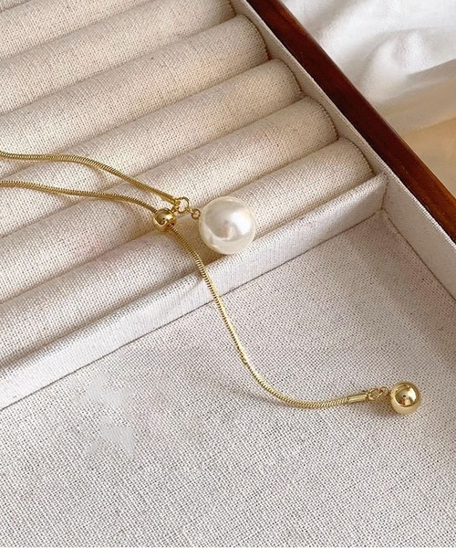 LA VORAGINE（ラ ヴォラジネ）の「アレルギー対応エコパールロングネックレス（ネックレス・レディース・ゴールド/シルバー/グレー・FREE）」の5枚目の写真