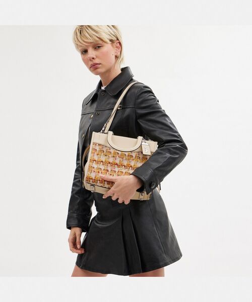 COACH（コーチ）の「ローグ トップ ハンドル・ツイード