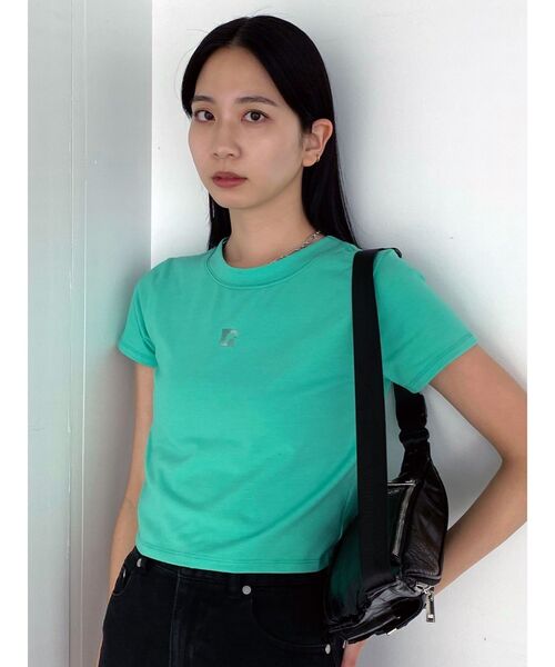 EMODA(エモダ)の「ロゴミニマルTシャツ(Tシャツ/カットソー・レディース・グリーン/ホワイト/ブラック/グレー・FREE)」の5枚目の写真