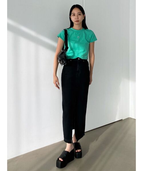 EMODA(エモダ)の「ロゴミニマルTシャツ(Tシャツ/カットソー・レディース・グリーン/ホワイト/ブラック/グレー・FREE)」の7枚目の写真