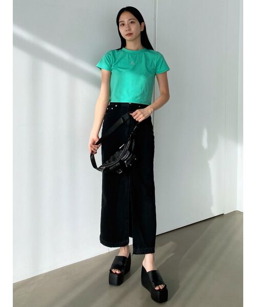 EMODA(エモダ)の「ロゴミニマルTシャツ(Tシャツ/カットソー・レディース・グリーン/ホワイト/ブラック/グレー・FREE)」の8枚目の写真