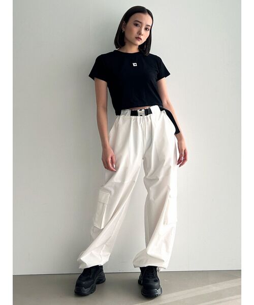 EMODA(エモダ)の「ロゴミニマルTシャツ(Tシャツ/カットソー・レディース・グリーン/ホワイト/ブラック/グレー・FREE)」の12枚目の写真