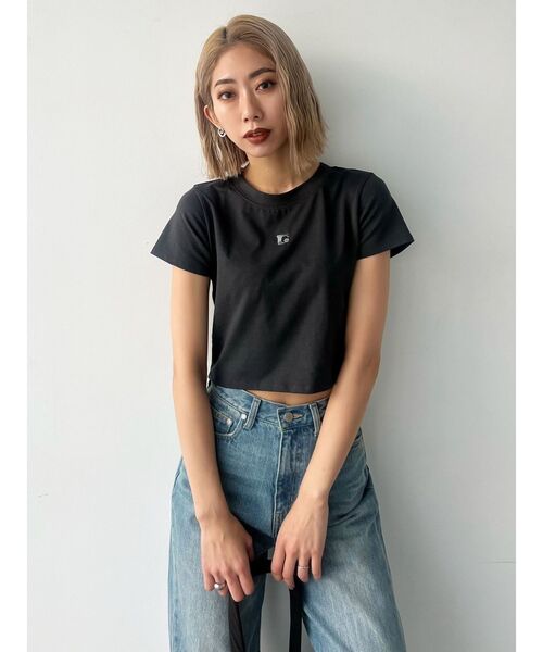 EMODA(エモダ)の「ロゴミニマルTシャツ(Tシャツ/カットソー・レディース・グリーン/ホワイト/ブラック/グレー・FREE)」の15枚目の写真