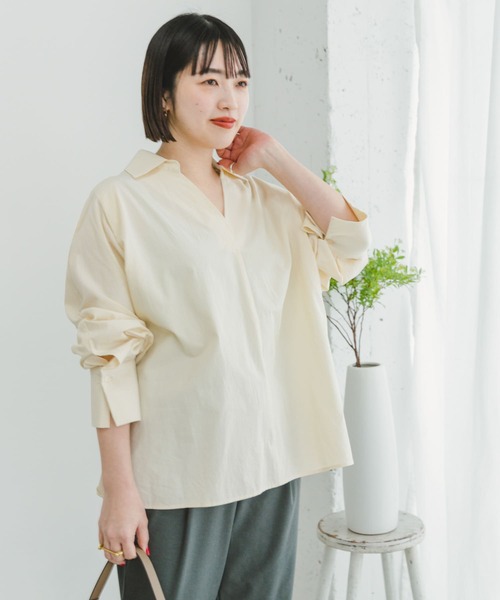 ITEMS URBANRESEARCH(アイテムズ アーバンリサーチ)の「バックギャザースキッパーシャツ(シャツ/ブラウス・レディース・チャコールグレー/オフホワイト/ライトカーキ・FREE)」の8枚目の写真