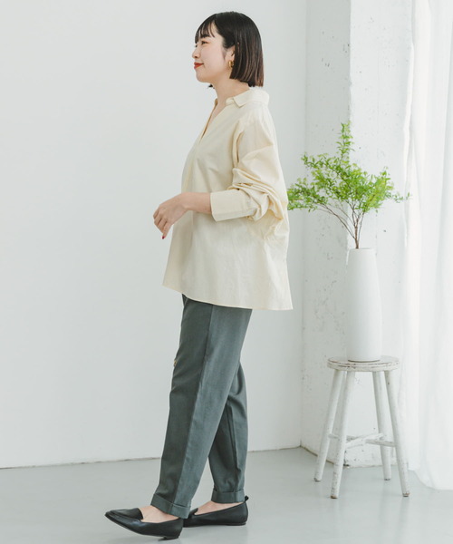 ITEMS URBANRESEARCH(アイテムズ アーバンリサーチ)の「バックギャザースキッパーシャツ(シャツ/ブラウス・レディース・チャコールグレー/オフホワイト/ライトカーキ・FREE)」の10枚目の写真