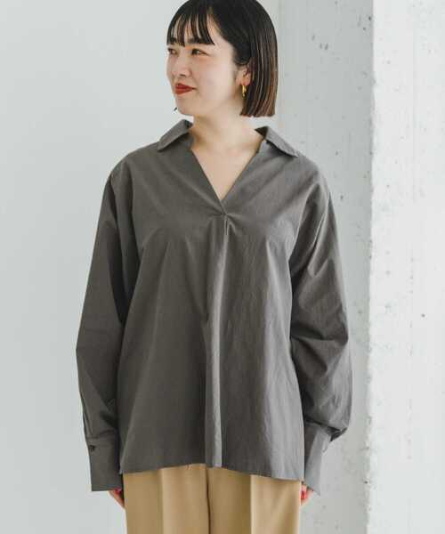 ITEMS URBANRESEARCH(アイテムズ アーバンリサーチ)の「バックギャザースキッパーシャツ(シャツ/ブラウス・レディース・チャコールグレー/オフホワイト/ライトカーキ・FREE)」の20枚目の写真