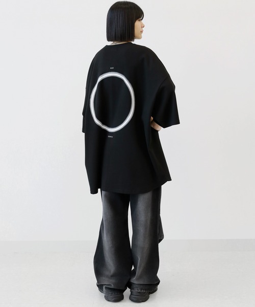 minsobi（ミンソビ）の「モノトーンビッグサークル半袖T オーバーサイズTシャツ（Tシャツ/カットソー・メンズ・ブラック/ホワイト・FREE）」の4枚目の写真