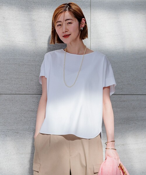 23区(ニジュウサンク)の「【洗える】スムースデザイン フォルム カットソー(Tシャツ/カットソー・レディース・ホワイト系/ベージュ系/イエロー系/カーキ系/ブラック系/オレンジ系・38)」の1枚目の写真