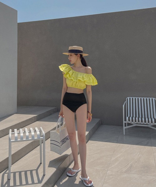 Ritzy(リッツィー)の「オフショルダー フリル ハイウエストビキニ 水着(水着・レディース・イエロー/ホワイト・M/L/XL)」の3枚目の写真