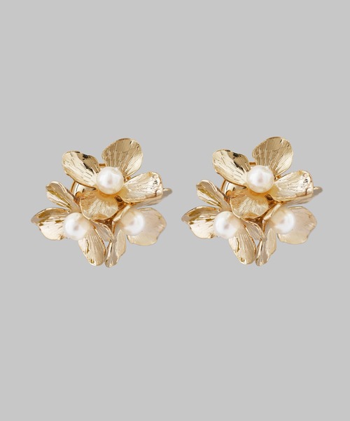 ANEMONE（アネモネ）の「パール×メタルフラワーイヤリング（イヤリング・レディース・ゴールド・FREE）」の5枚目の写真