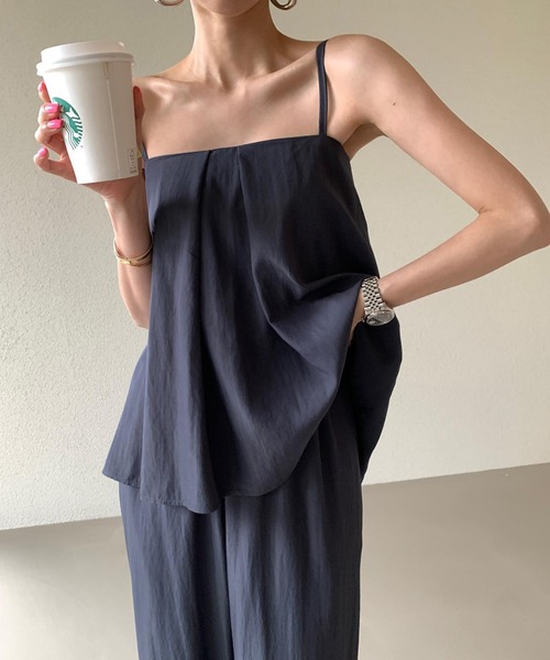 Ulysses（ユリシス）の「【セットアップ】タックデザインキャミソール＆ワイドパンツ（セットアップ・レディース・ネイビー/ベージュ・F）」の6枚目の写真