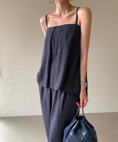 Ulysses（ユリシス）の「【セットアップ】タックデザインキャミソール＆ワイドパンツ（セットアップ・レディース・ネイビー/ベージュ・F）」の7枚目の写真