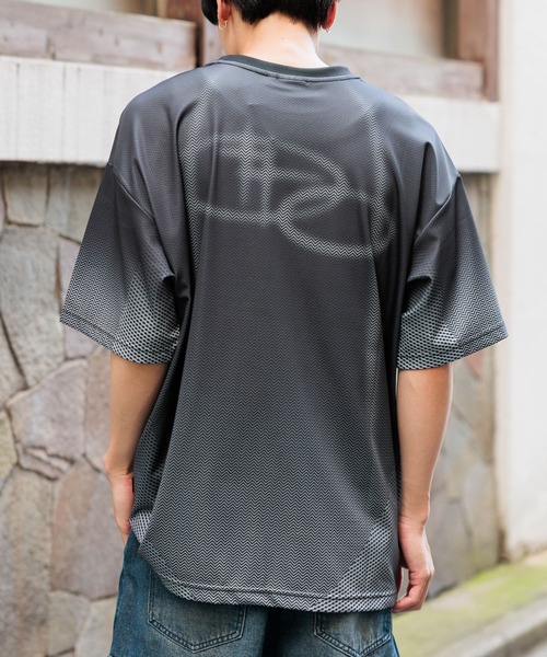 ROMANTIC CROWN（ロマンティッククラウン）の「【UNISEX】ROMANTIC CROWN／サッカｰジャージーT（Tシャツ/カットソー・メンズ・ブラック/ライトブルー・MEDIUM/LARGE）」の2枚目の写真
