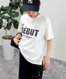 ”DEBUT”プリントTシャツ