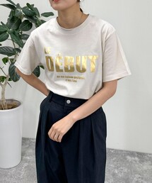 ”DEBUT”プリントTシャツ