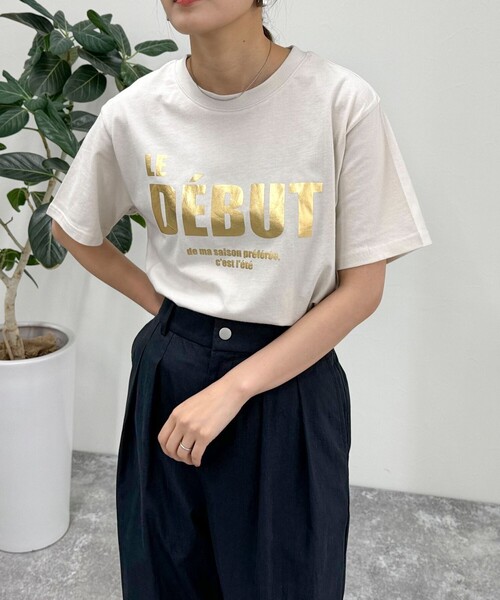 fredy emue（フレディエミュ）の「”DEBUT”プリントTシャツ（Tシャツ/カットソー・レディース・ホワイト系その他/チャコールグレー/グレイッシュベージュ/ホワイト系その他2・38）」の4枚目の写真