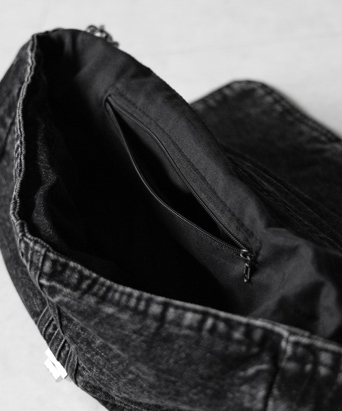 me+em select（ミームセレクト）の「【 ２color 】センターラインウォッシュデニムショルダーバッグ ／ centerline washed denim shoulder bag（ショルダーバッグ・レディース・ブルー/ブラック・FREE）」の10枚目の写真