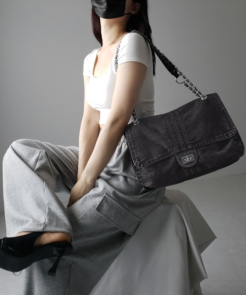 me+em select（ミームセレクト）の「【 ２color 】センターラインウォッシュデニムショルダーバッグ ／ centerline washed denim shoulder bag（ショルダーバッグ・レディース・ブルー/ブラック・FREE）」の13枚目の写真
