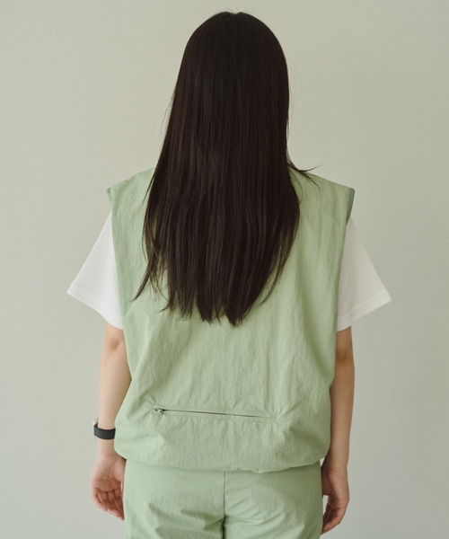 BROKEN BASE（ブロークンベース）の「パッカブル ナイロンベスト（ベスト・メンズ・ブラック/ネイビー/ライム・MEDIUM/LARGE）」の17枚目の写真