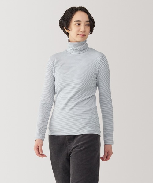 無印良品(ムジルシリョウヒン)の「婦人 起毛フライス編みタートルネック長袖Tシャツ(Tシャツ/カットソー・レディース・ライトグレー/ブラック/ホワイト/ブラック系/マスタード/ライトグレー系・L/M/XL/S)」の5枚目の写真