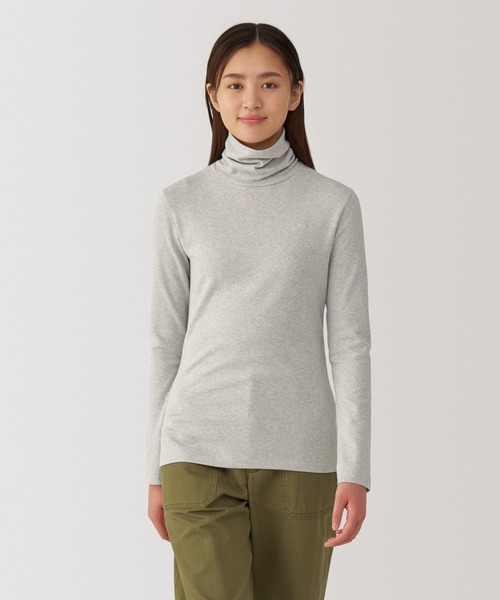 無印良品(ムジルシリョウヒン)の「婦人 起毛フライス編みタートルネック長袖Tシャツ(Tシャツ/カットソー・レディース・ライトグレー/ブラック/ホワイト/ブラック系/マスタード/ライトグレー系・L/M/XL/S)」の4枚目の写真