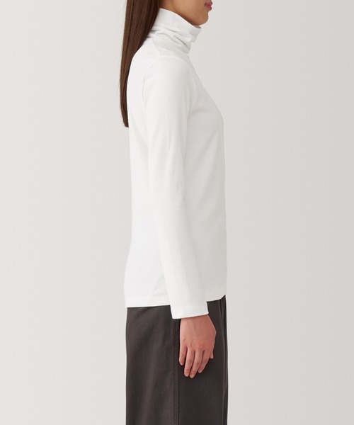 無印良品(ムジルシリョウヒン)の「婦人 起毛フライス編みタートルネック長袖Tシャツ(Tシャツ/カットソー・レディース・ライトグレー/ブラック/ホワイト/ブラック系/マスタード/ライトグレー系・L/M/XL/S)」の8枚目の写真