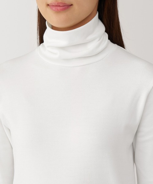 無印良品(ムジルシリョウヒン)の「婦人 起毛フライス編みタートルネック長袖Tシャツ(Tシャツ/カットソー・レディース・ライトグレー/ブラック/ホワイト/ブラック系/マスタード/ライトグレー系・L/M/XL/S)」の10枚目の写真