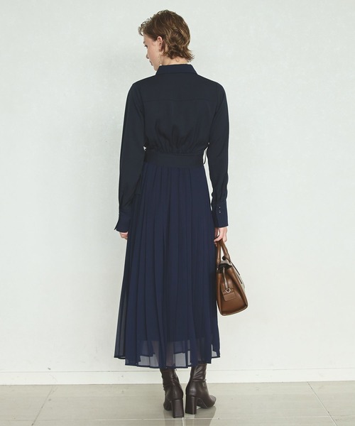 Andemiu（アンデミュウ）の「イソザイプリーツシャツワンピース146880（シャツワンピース・レディース・ネイビー/グリーン/ライトグレー/ブルー・FREE）」の20枚目の写真