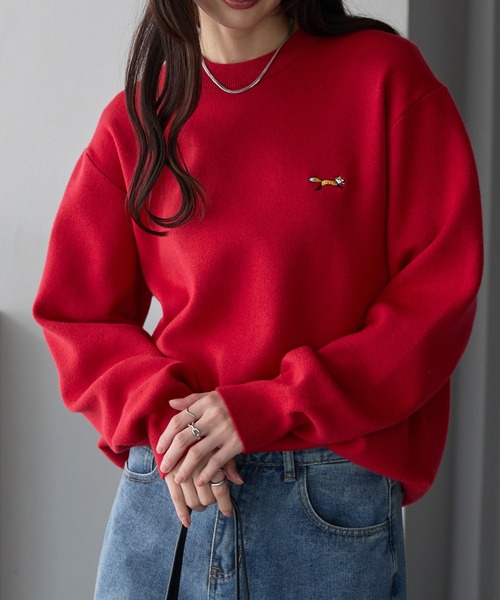 MONO-MART（モノマート）の「<抗ピリング/ウォッシャブル>PENNEYS/ペニーズ 別注 THE FOX ロゴ ワンポイントワッペン刺繍オーバーサイズジャガードスウェットライクニット（ニット/セーター・レディース・チャコール/ブラック系1/オフホワイト/ブラック/ライトグレー/アッシュブラウン/ネイビー/ベージュ/イエロー/レッド/ピンク/パープル系/ブルー・S/L/M）」の13枚目の写真