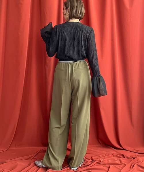 LHELBIE(レルビエ)の「フレアカフスシャーリングトップス(Tシャツ/カットソー・レディース・グレー/ブラック/アイボリー/ネイビー・M)」の15枚目の写真