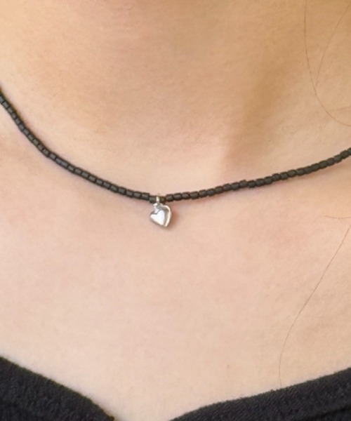 GIUNON(ジウノン)の「mini heart beads necklace / ミニハートビーズネックレス(ネックレス・レディース・シルバー/ゴールド・FREE)」の4枚目の写真