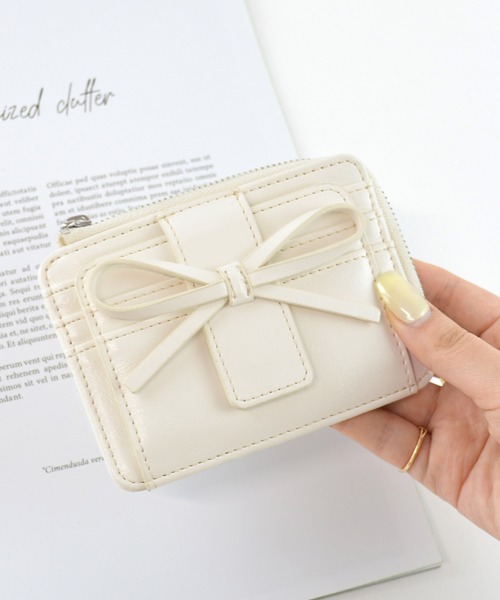 ALTROSE（アルトローズ）の「リボン パスケース ミニ財布 ミニウォレット フラグメントケース ルリリ（カードケース・レディース・ブラック/アイボリー/シルバー/レッド・FREE）」の2枚目の写真