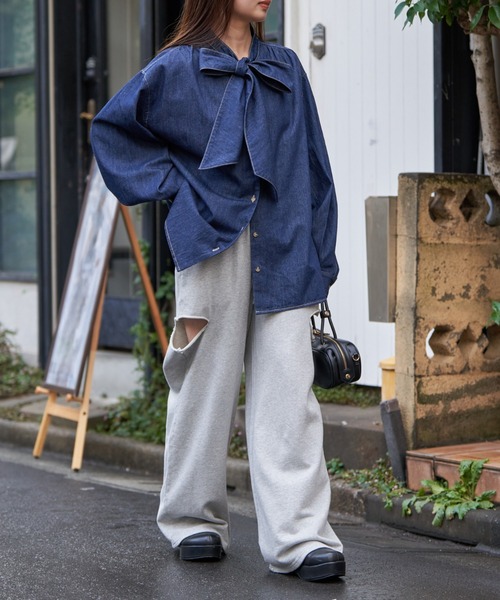 RAY CASSIN（レイカズン）の「デニムタイチュニック（シャツ/ブラウス・レディース・ブルー/ネイビー・FREE）」の6枚目の写真