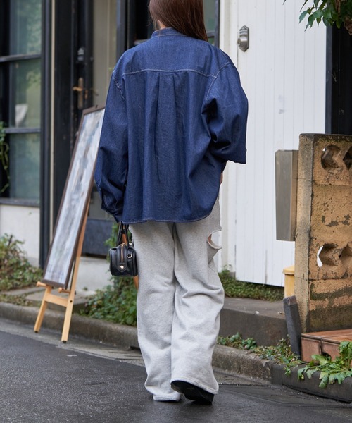 RAY CASSIN（レイカズン）の「デニムタイチュニック（シャツ/ブラウス・レディース・ブルー/ネイビー・FREE）」の5枚目の写真