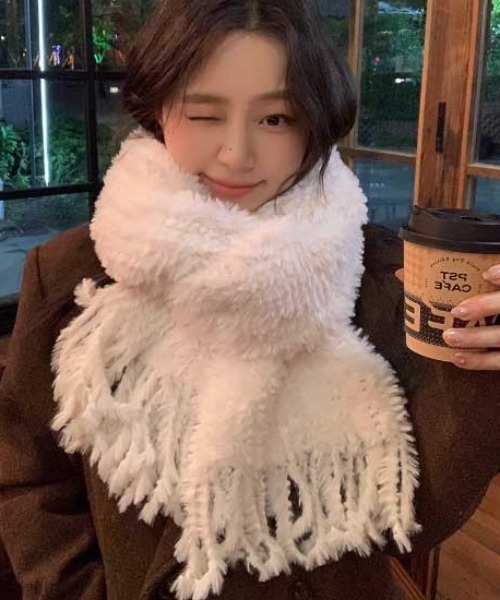 Vipoa(ヴィポア)の「eco fur muffler(マフラー・レディース・グレー/ブラック/レッド/ピンク/ホワイト・FREE)」の10枚目の写真