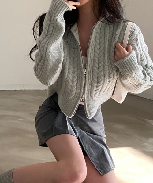 Kuroba(クロバ)の「ダブルファスナーケーブル編みニットカーディガン(カーディガン/ボレロ・レディース・チャコールグレー/グレー/オフホワイト・FREE)」の3枚目の写真