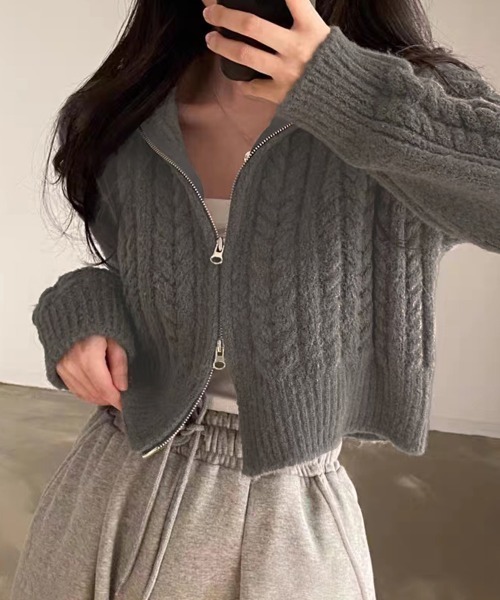 Kuroba(クロバ)の「ダブルファスナーケーブル編みニットカーディガン(カーディガン/ボレロ・レディース・チャコールグレー/グレー/オフホワイト・FREE)」の12枚目の写真