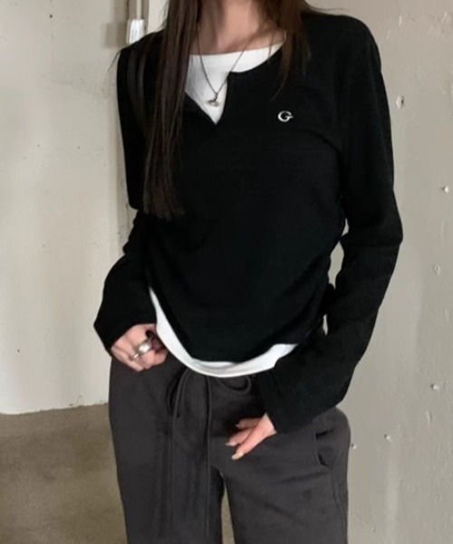 SHEPP(シープ)の「ワンポイントフェイクレイヤードロンT / ヘンリーネック / Vネック(Tシャツ/カットソー・レディース・ブラック/グレー・M/L)」の1枚目の写真