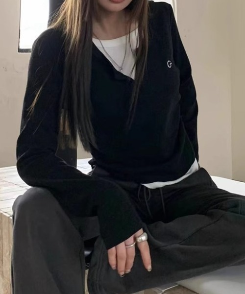 SHEPP(シープ)の「ワンポイントフェイクレイヤードロンT / ヘンリーネック / Vネック(Tシャツ/カットソー・レディース・ブラック/グレー・M/L)」の8枚目の写真
