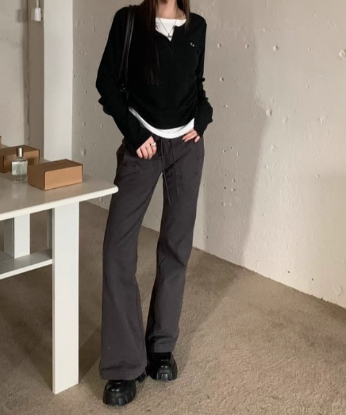 SHEPP(シープ)の「ワンポイントフェイクレイヤードロンT / ヘンリーネック / Vネック(Tシャツ/カットソー・レディース・ブラック/グレー・M/L)」の6枚目の写真
