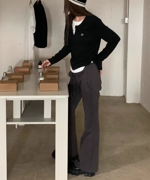 SHEPP(シープ)の「ワンポイントフェイクレイヤードロンT / ヘンリーネック / Vネック(Tシャツ/カットソー・レディース・ブラック/グレー・M/L)」の7枚目の写真