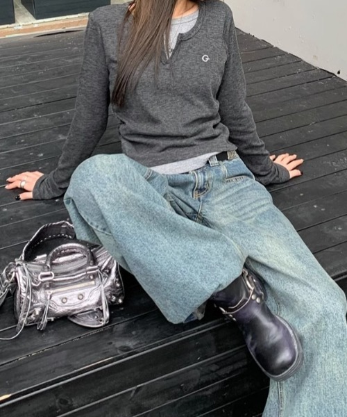 SHEPP(シープ)の「ワンポイントフェイクレイヤードロンT / ヘンリーネック / Vネック(Tシャツ/カットソー・レディース・ブラック/グレー・M/L)」の12枚目の写真