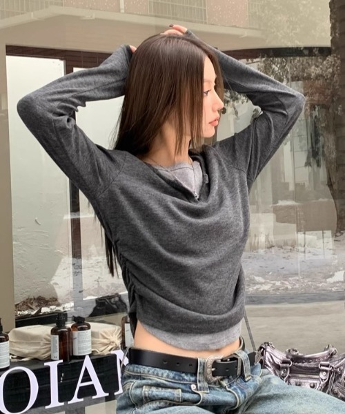 SHEPP(シープ)の「ワンポイントフェイクレイヤードロンT / ヘンリーネック / Vネック(Tシャツ/カットソー・レディース・ブラック/グレー・M/L)」の5枚目の写真